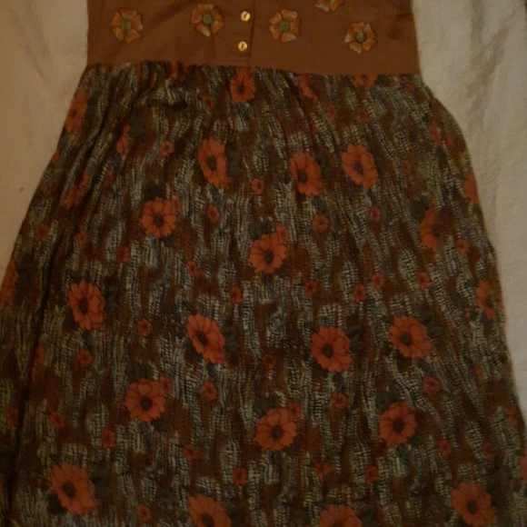 Flowing red flower dress - Picture 3 of 3